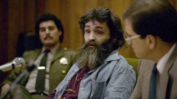 Американский преступник Чарльз Мэнсон во время судебных слушаний. Архивное фото