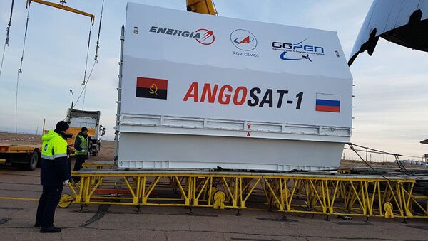 Космический аппарат Ангосат во время доставки на космодром Байконур