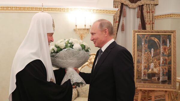 Президент РФ Владимир Путин поздравляет патриарха Московского и всея Руси Кирилла с днем рождения. 20 ноября 2017