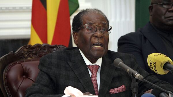 Президент Зимбабве Роберт Мугабе во время телеобращения к народу. 19 ноября 2017