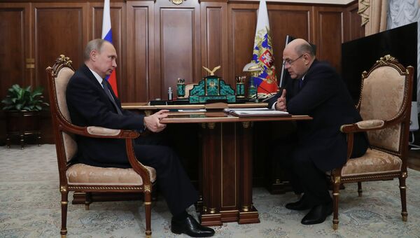 Президент РФ Владимир Путин и руководитель Федеральной налоговой службы Михаил Мишустин во время встречи. 20 ноября 2017