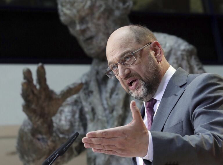 Глава Социал-демократической партии Германии Мартин Шульц во время пресс-концеренции в Берлине. 20 ноября 2017 Глава Социал-демократической партии Германии Мартин Шульц во время пресс-концеренции в Берлине. 20 ноября 2017