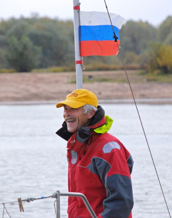 Российский яхтсмен одолел полпути из Ньюпорта в Новгород