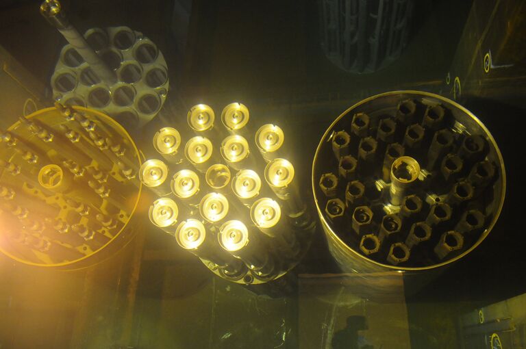 Отработанное ядерное топливо в цехе временного хранения на заводе РТ-1 по ОЯТ Производственного объединения Маяк