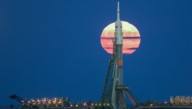 Суперлуние на космодроме Байконур. Фотопроект Россия. Территория настоящего