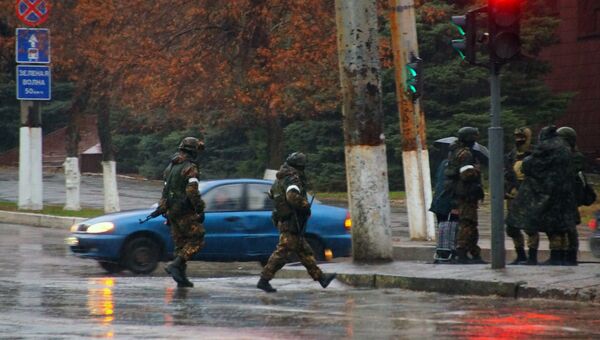 Военнослужащие Луганской народной республики на улице Луганска. 21 ноября 2017