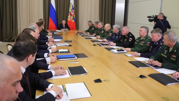 Владимир Путин проводит совещание с руководством министерства обороны РФ и представителями ВПК. 21 ноября 2017