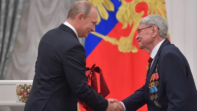 Президент РФ Владимир Путин и академик Юрий Трутнев в Кремле. Архивное фото
