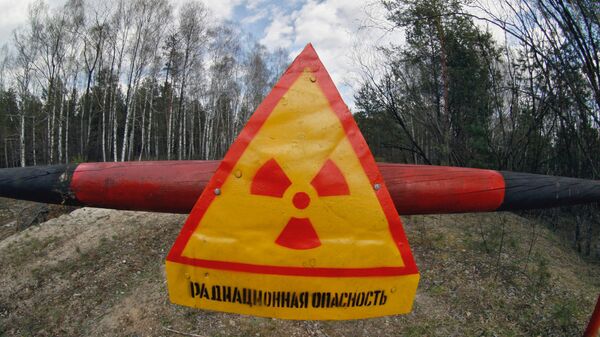 Предупреждающий знак о радиоактивности. Архивное фото