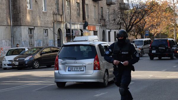 Сотрудник полиции во время контртеррористической операции в Тбилиси. Архивное фото