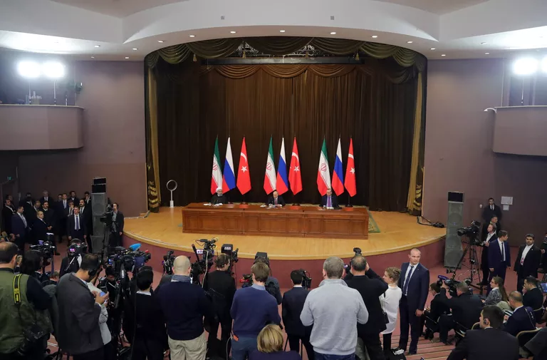Владимир Путин, президент Ирана Хасан Рухани и президент Турции Реджеп Тайип Эрдоган во время совместного заявления для прессы по итогам встречи. 22 ноября 2017 Владимир Путин, президент Ирана Хасан Рухани и президент Турции Реджеп Тайип Эрдоган во время совместного заявления для прессы по итогам встречи. 22 ноября 2017