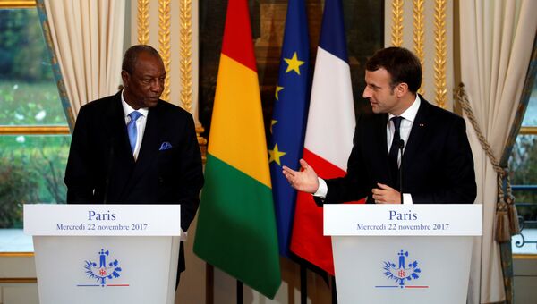 Президент Гвинеи Альфа Конде и президент Франции Эммануэль Макрон на пресс-конференции после встречи в Елисейском дворце в Париже. 22 ноября 2017