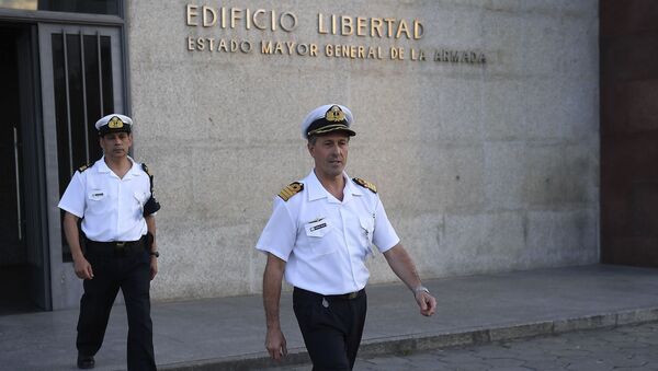 Представитель ВМС Аргентины, капитан Энрике Бальби перед штаб-квартирой ВМС в Буэнос-Айресе. 22 ноября 2017