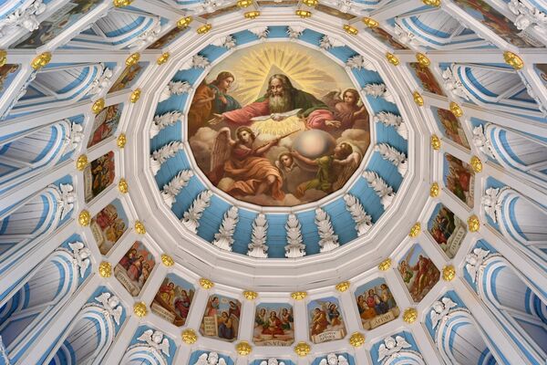 Главный купол в Воскресенском соборе на территории Ново-Иерусалимского мужского монастыря