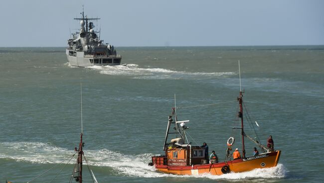 Эсминец ВМС Аргентины Sarandi принимает участие участие в поиске пропавшей подводной лодки Сан-Хуан. 21 ноября 2017