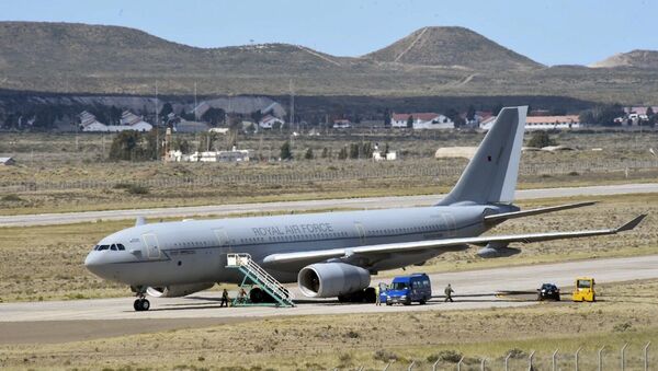 Самолет ВВС Великобритании, который будет принимать участие в поисках пропавшей подлодки аргентинских ВМС, прибыл в Аргентину. 22 ноября 2017