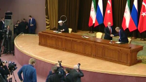 Путин уронил стул Эрдогана после пресс-конференции в Сочи
