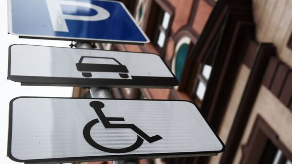 Информационно-указательный знак Парковка и знаки дополнительной информации Способ постановки транспортного средства на стоянку и Инвалиды в Москве