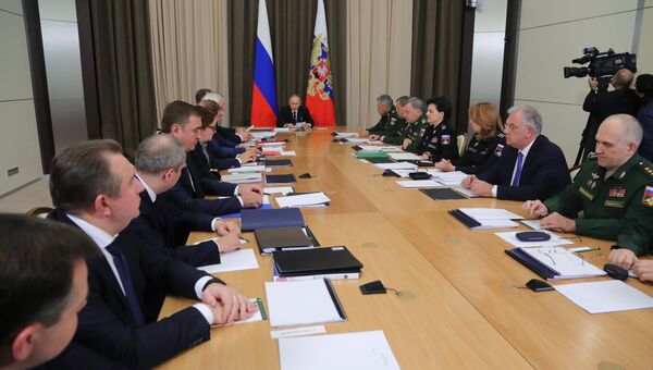 Президент РФ Владимир Путин проводит совещание по вопросам ресурсного обеспечения технического переоснащения Вооруженных сил. 23 ноября 2017