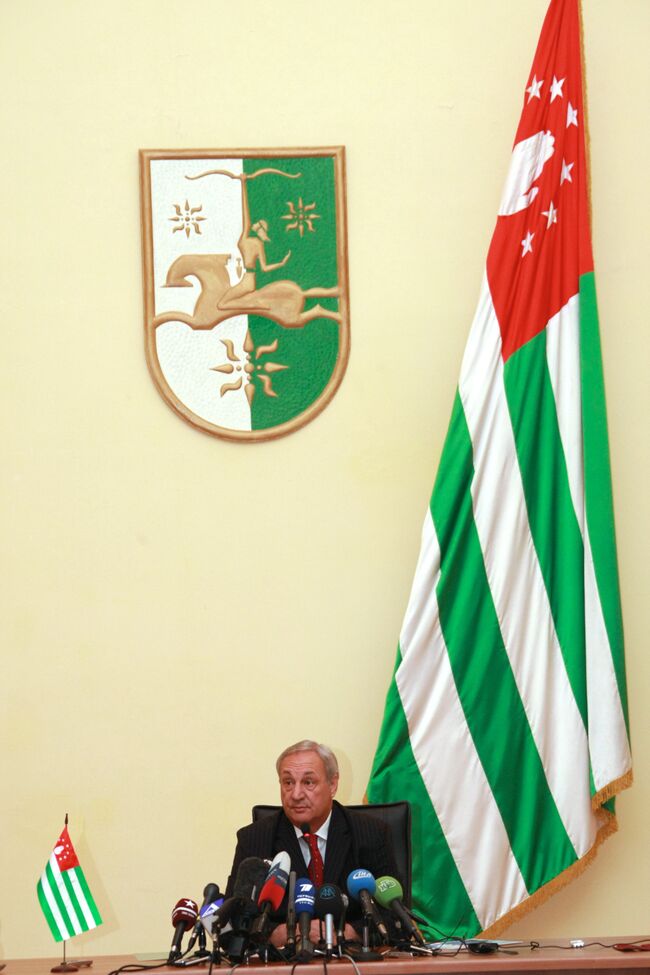 ЦИК Абхазии проверит кандидатов в президенты на знание абхазского