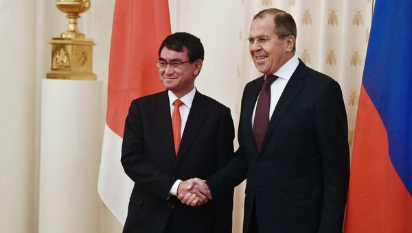 Министр иностранных дел РФ Сергей Лавров и министр иностранных дел Японии Таро Коно на встрече в Москве. 24 ноября 2017