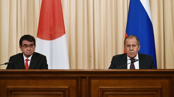 Министр иностранных дел РФ Сергей Лавров и министр иностранных дел Японии Таро Коно на пресс-конференции после встречи. 24 ноября 2017