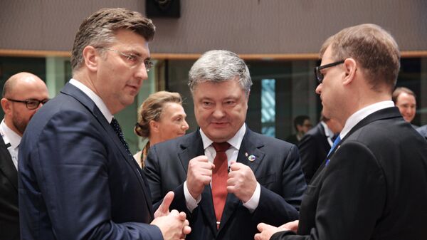 Премьер-министр Хорватии Андрей Пленкович и президент Украины Петр Порошенко на 5-м Саммите Восточного партнерства в Брюсселе. 24 ноября 2017