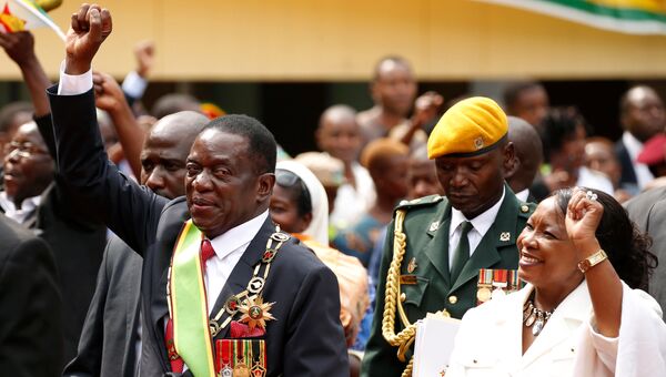 Эммерсон Мнангагва с супругой на церемонии инаугурации в Хараре, Зимбабве. 24 ноября 2017