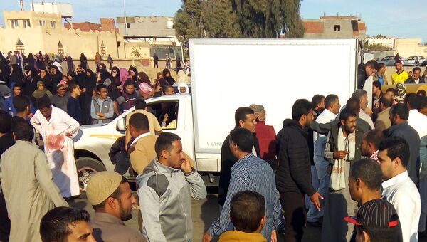 Рядом с местом теракта в мечети эр-Роуда неподалеку от города Эль-Ариш. 24 ноября 2017