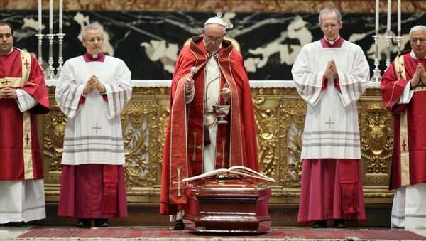 Папа Римский Франциск в соборе Святого Петра в Ватикане