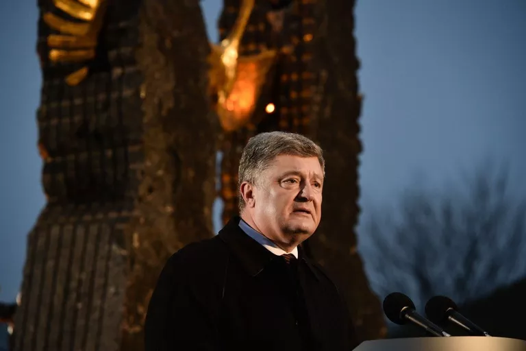 Президент Украины Петр Порошенко на мероприятии, приуроченном к дню памяти жертв голодомора. 25 ноября 2017 Президент Украины Петр Порошенко на мероприятии, приуроченном к дню памяти жертв голодомора. 25 ноября 2017