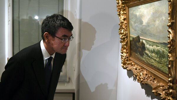 Министр иностранных дел Японии Таро Коно в музее изобразительных искусств имени А. С. Пушкина. 25 ноября 2017