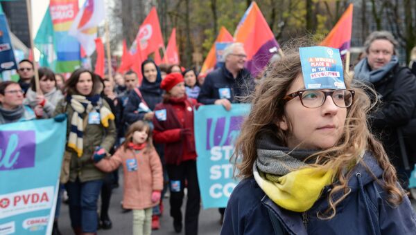 Участники международной акции в Брюсселе за ликвидацию насилия в отношении женщин. 26 ноября 2017
