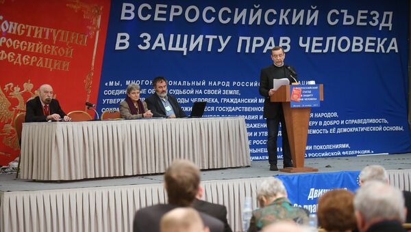 Лидер движения За права человека Лев Пономарев выступает на Всероссийском съезде в защиту прав человека. 26 ноября 2017