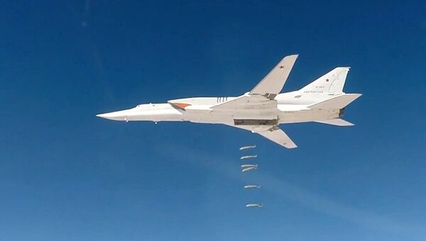 Дальние бомбардировщики Ту-22М3 нанесли авиационный удар по объектам террористов ИГИЛ (запрещена в РФ) в Дейр-эз-Зоре. 26 ноября 2017