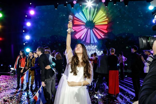 Российская певица Полина Богусевич выступает в финале конкурса Детское Евровидение - 2017 в Тбилиси. 26 ноября 2017