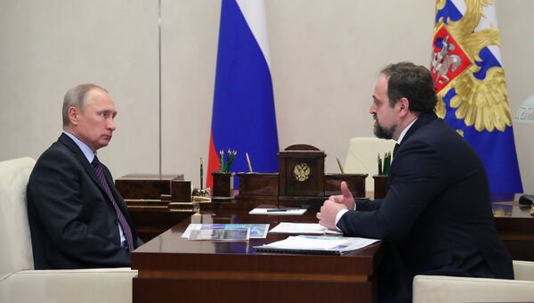 Президент РФ Владимир Путин и министр природных ресурсов и экологии РФ Сергей Донской во время встречи. 27 ноября 2017
