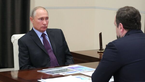Президент РФ Владимир Путин и министр природных ресурсов и экологии РФ Сергей Донской во время встречи. 27 ноября 2017