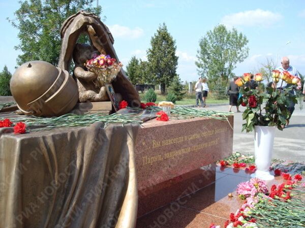 Памятник бойцам подразделений Альфа и Вымпел, погибшим при освобождении заложников в Беслане