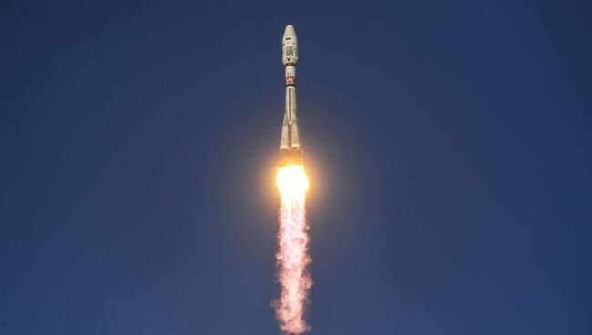 Старт ракеты-носителя Союз-2.1б с космическим аппаратом (КА) дистанционного зондирования Земли Метеор №2-1 и с 17 иностранными аппаратами с космодрома Восточный. Архивное фото