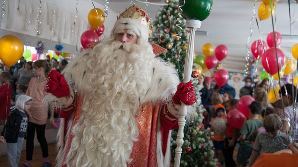 Дед Мороз из Великого Устюга в детской больнице, Архивное фото