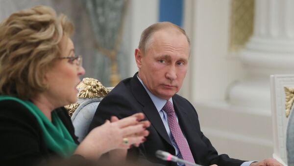 Президент РФ Владимир Путин и председатель Совета Федерации РФ Валентина Матвиенко. 28 ноября 2017