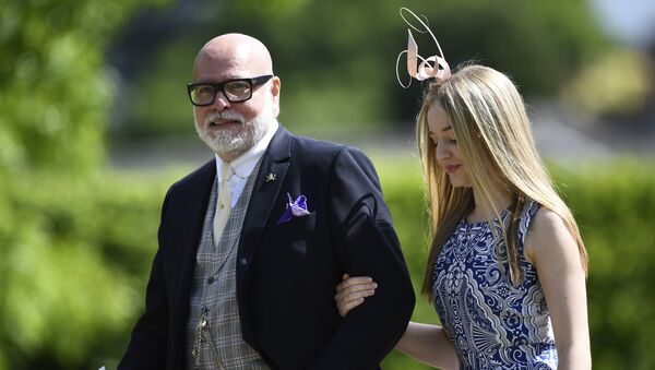 Дядя герцогини Кембриджской Гэри Голдсмит с дочерью Таллулой. 20 мая 2017