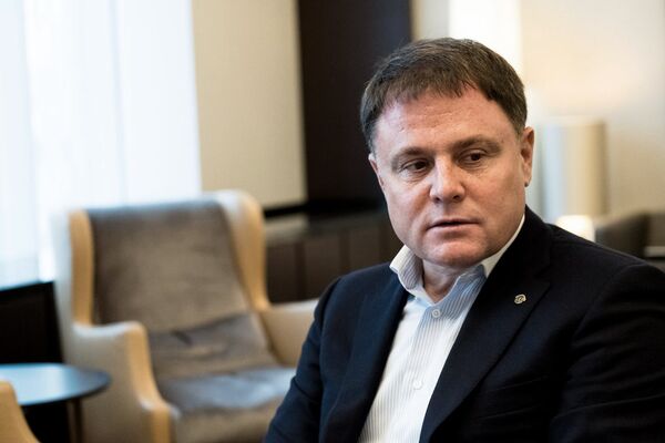 Председатель правления АЮР Владимир Груздев в интервью с председателем АЮР Сергеем Степашиным Председатель правления АЮР Владимир Груздев в интервью с председателем АЮР Сергеем Степашиным