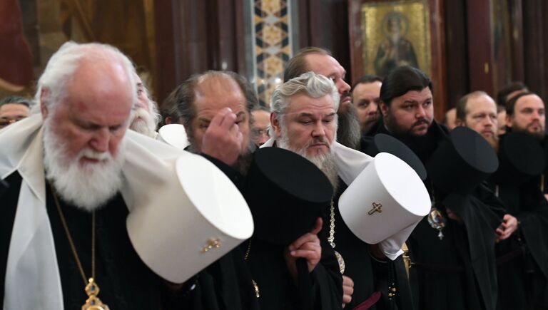 Православные архиереи во время торжественного молебна по случаю начала Архиерейского собора Русской православной церкви в храме Христа Спасителя