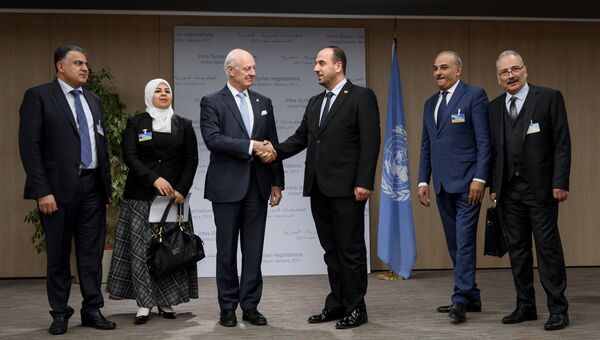 Специальный посланник ООН по Сирии Стаффан де Мистура во время встречи с представителями объединенной сирийской оппозиции в Женеве. 28 ноября 2017