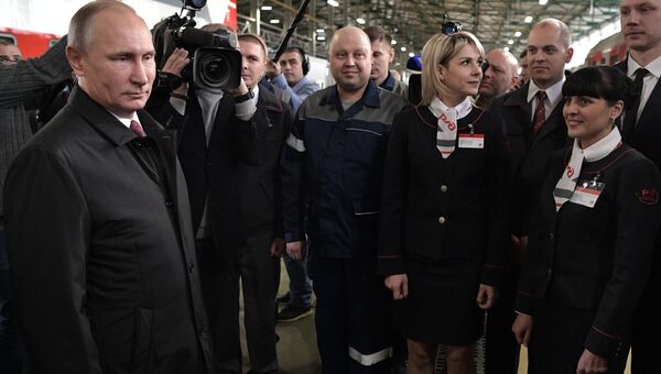 Владимир Путин во время посещения ремонтно-экипировочного депо на железнодорожной станции Москва-Киевская. 29 ноября 2017