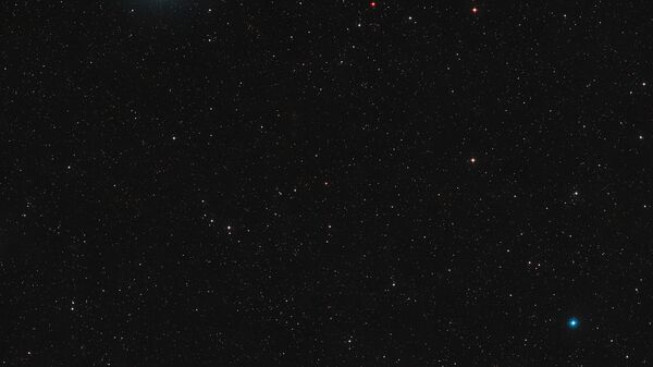 Участок неба вокруг красной карликовой звезды Росс 128 в созвездии Девы