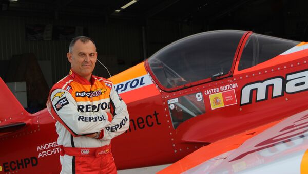 Семикратный чемпион Испании по высшему пилотажу Кастор Фантоба