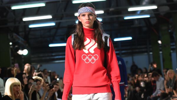 Модель демонстрирует одежду из экипировки Олимпийской команды и casual-коллекции бренда ZASPORT в Москве